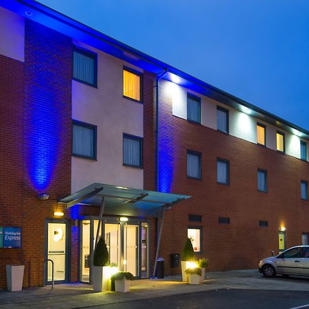 Holiday Inn Express Bedford By Ihg Bagian luar foto