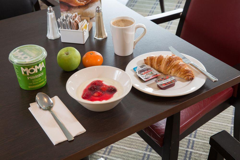 Holiday Inn Express Bedford By Ihg Bagian luar foto