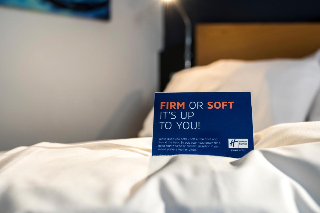 Holiday Inn Express Bedford By Ihg Bagian luar foto