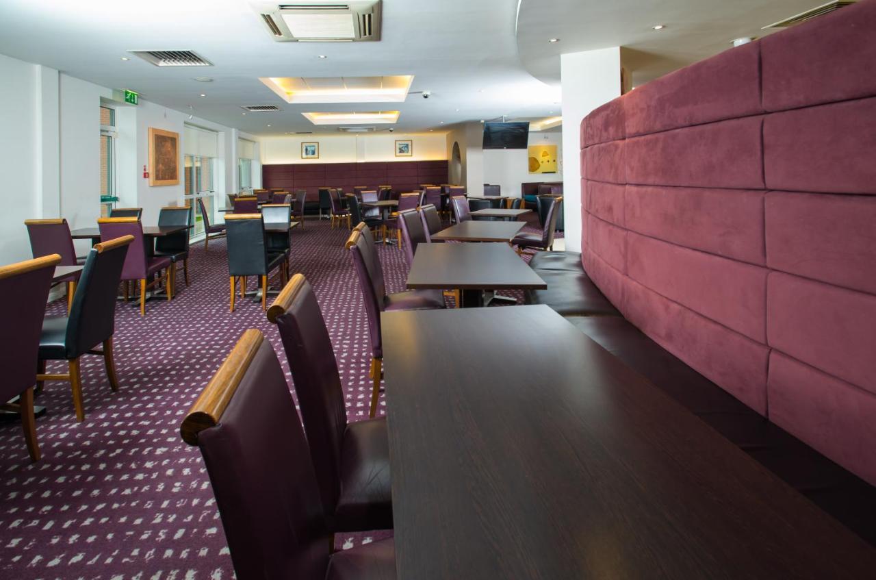 Holiday Inn Express Bedford By Ihg Bagian luar foto