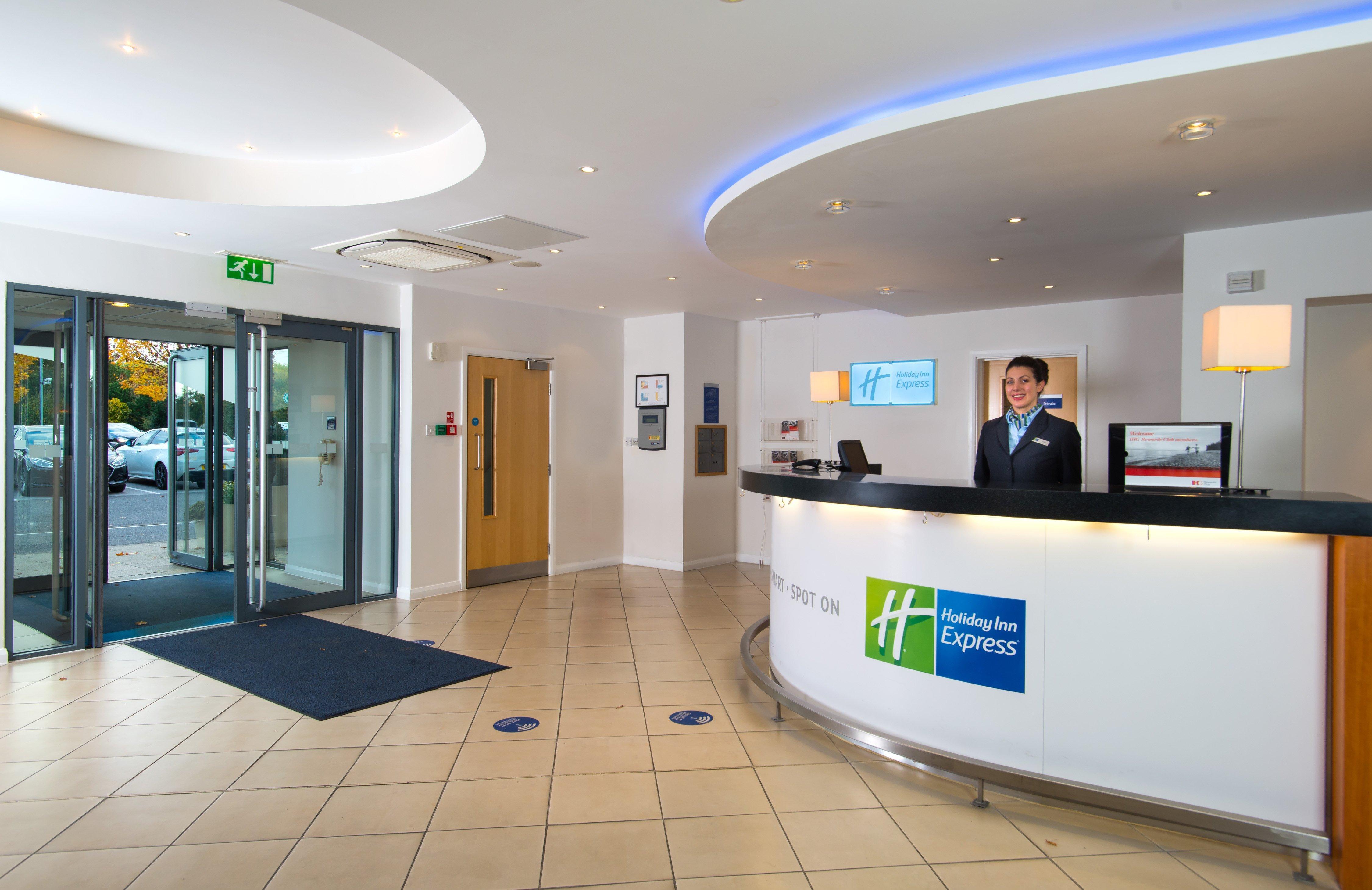 Holiday Inn Express Bedford By Ihg Bagian luar foto