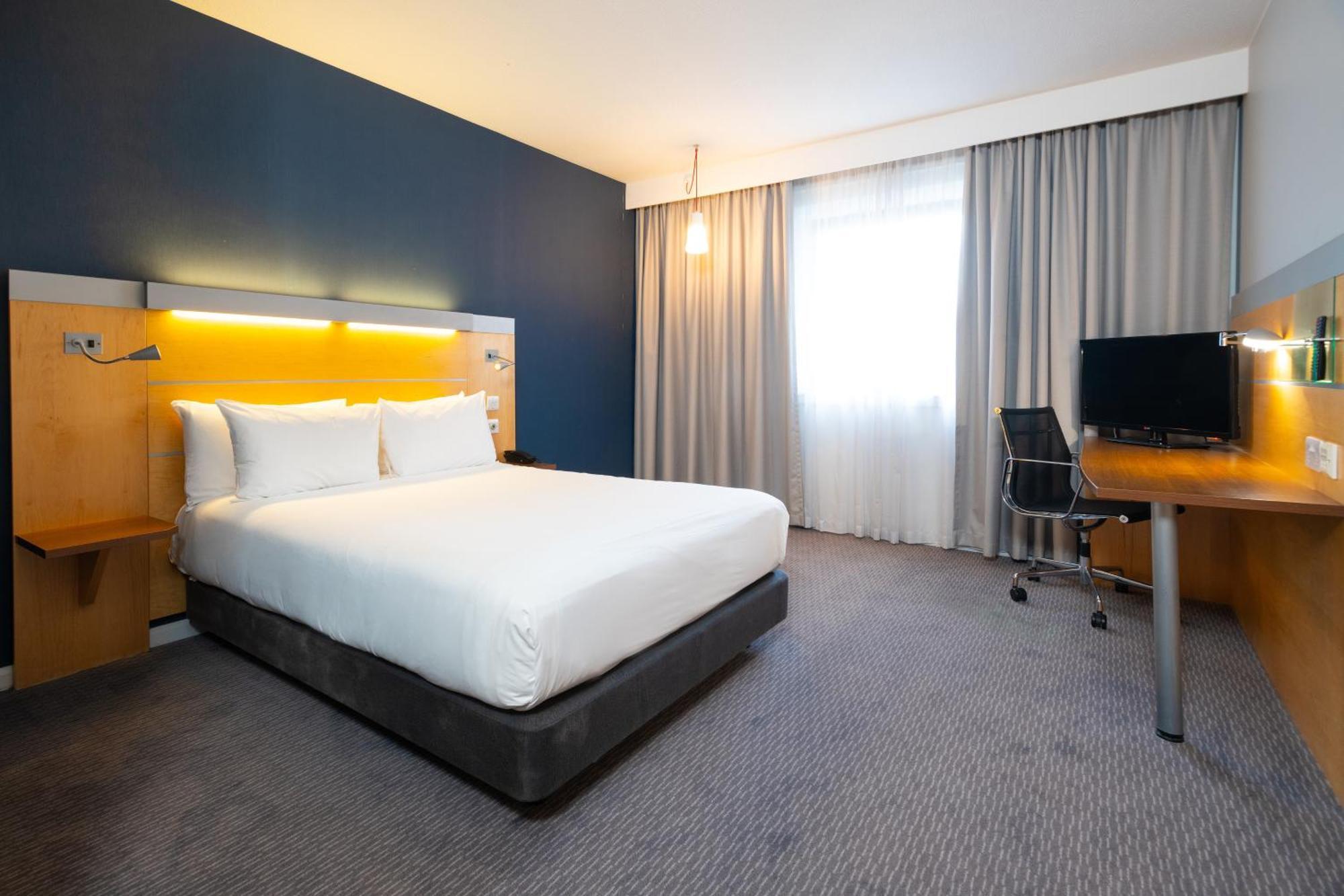 Holiday Inn Express Bedford By Ihg Bagian luar foto