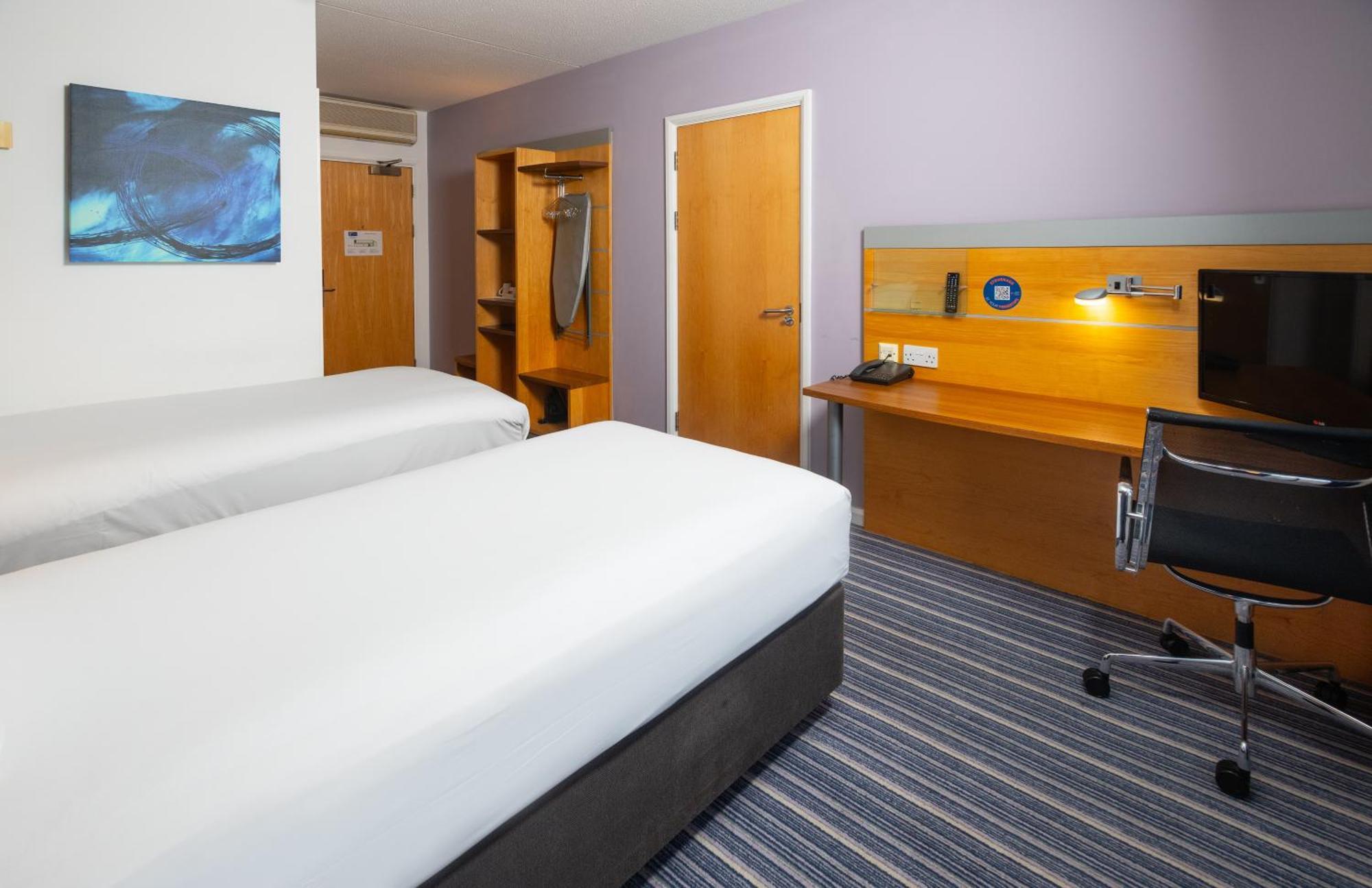 Holiday Inn Express Bedford By Ihg Bagian luar foto