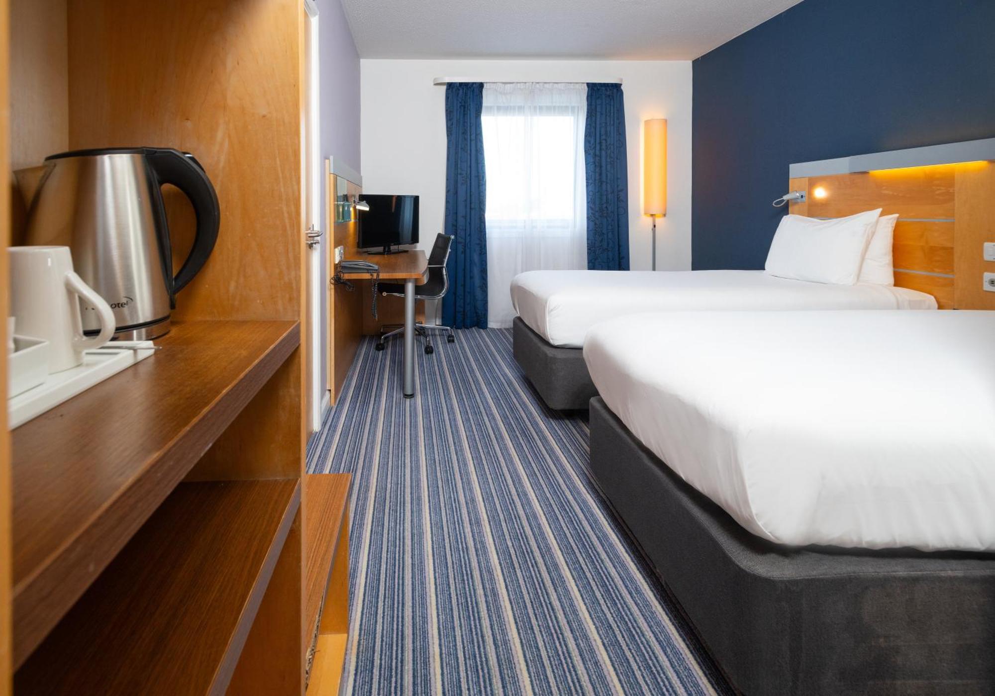 Holiday Inn Express Bedford By Ihg Bagian luar foto
