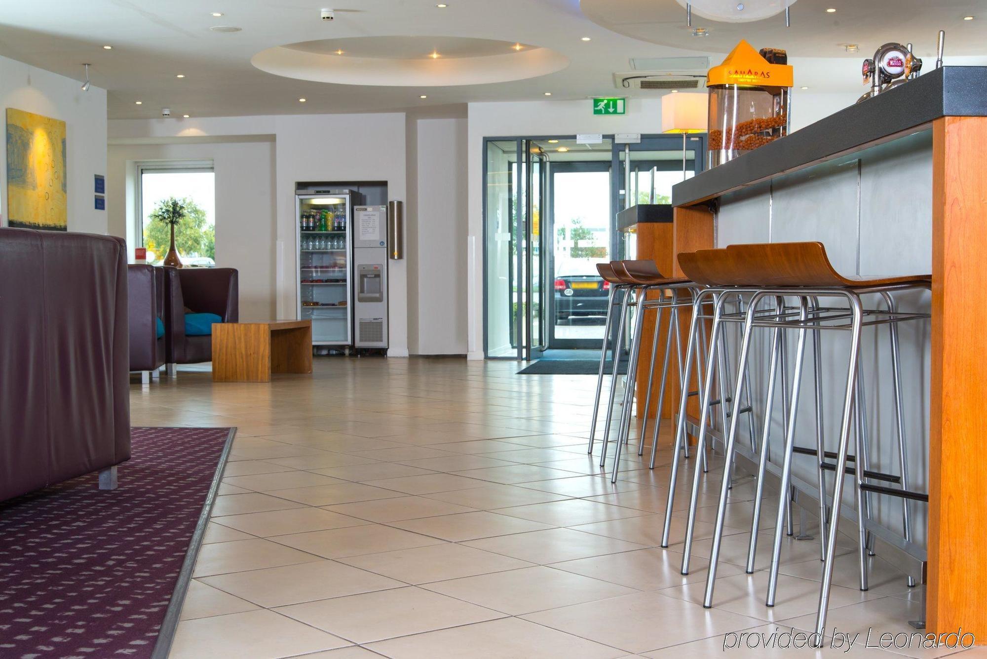 Holiday Inn Express Bedford By Ihg Bagian luar foto