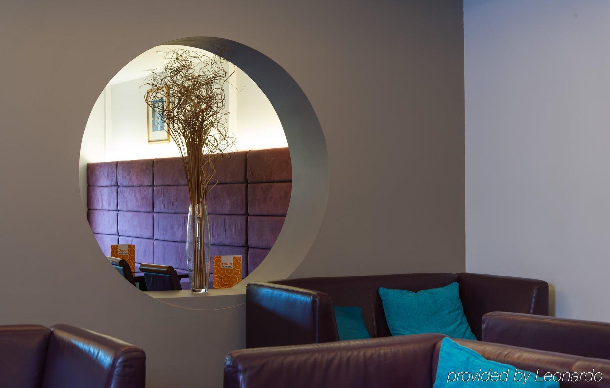 Holiday Inn Express Bedford By Ihg Bagian luar foto