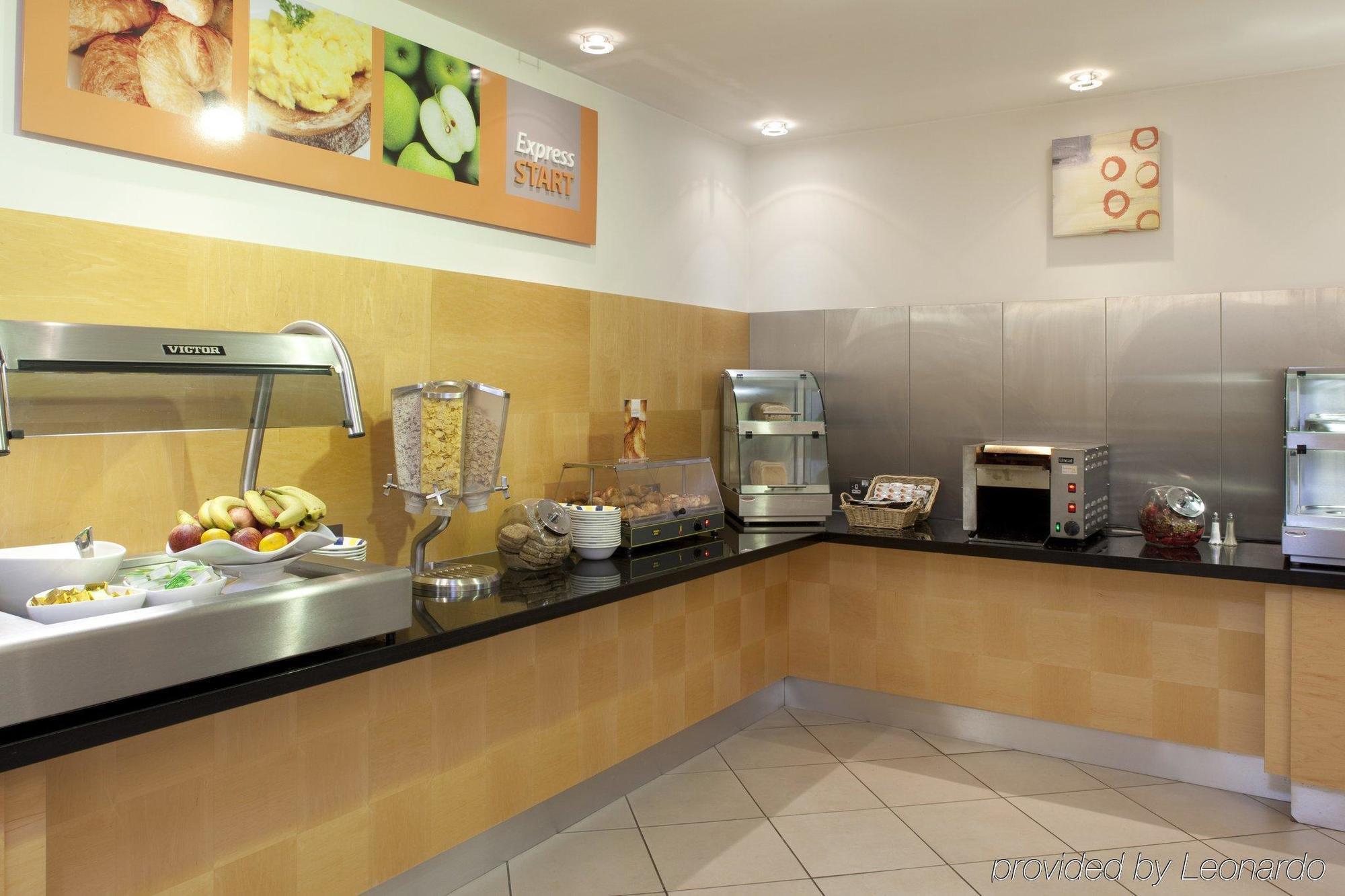 Holiday Inn Express Bedford By Ihg Bagian luar foto