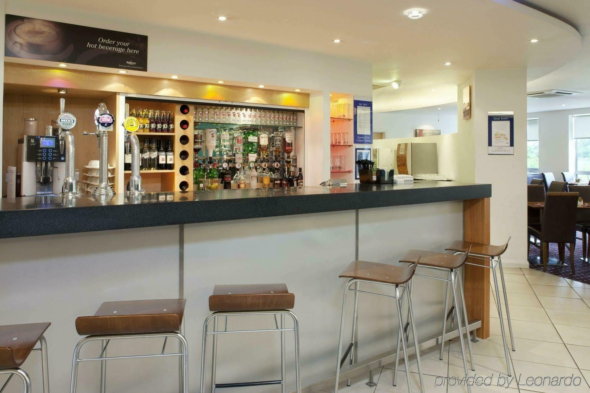 Holiday Inn Express Bedford By Ihg Bagian luar foto