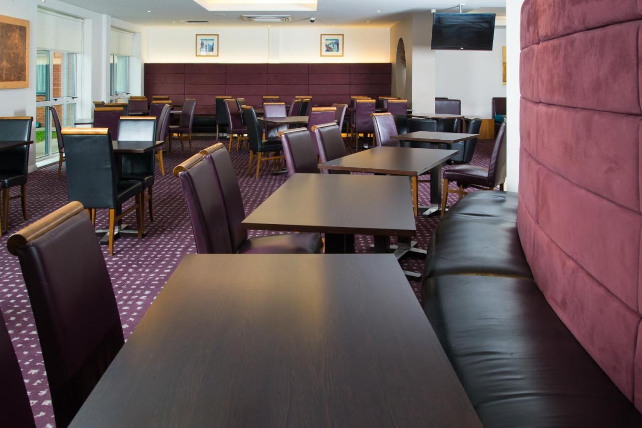 Holiday Inn Express Bedford By Ihg Bagian luar foto